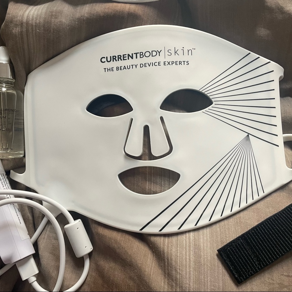 CurrentBody LED light face mask + serum